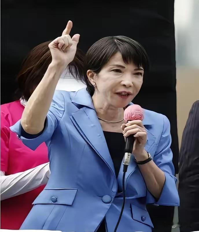 这个老太婆不是好东西
她就是日本新上任的首相高市早苗，右翼派的人，和安倍晋三一样