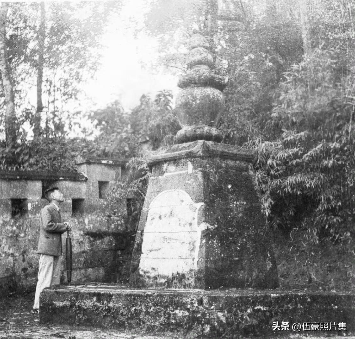 1939年9月20日，记录了梁思成先生在重庆北碚缙云寺进行古建筑考察的珍贵瞬间。