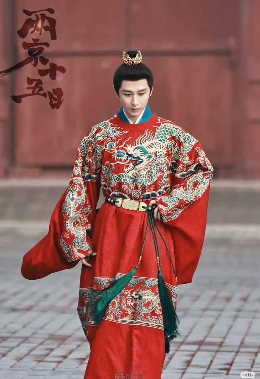 成毅成毅两京十五日cy成毅朱瞻基

成毅的古装骨相太绝了！挺拔身姿衬得道袍正气、