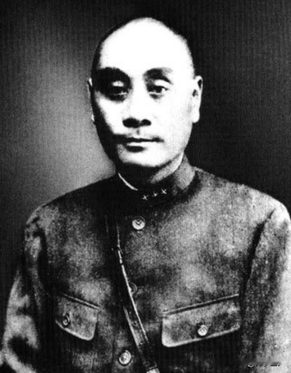 1935年，刘湘拜访蒋介石，发现老同学贺国光在蒋介石面前把脚翘到沙发上，顿时神色