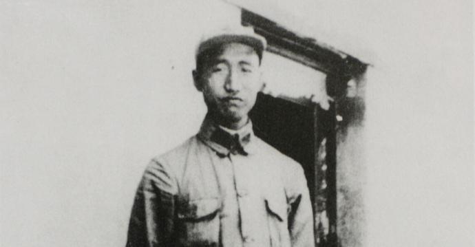 1937年甘肃，耿飚发现一商人形迹异常，走近后竟惊呼：原来是徐总指挥本人！
19