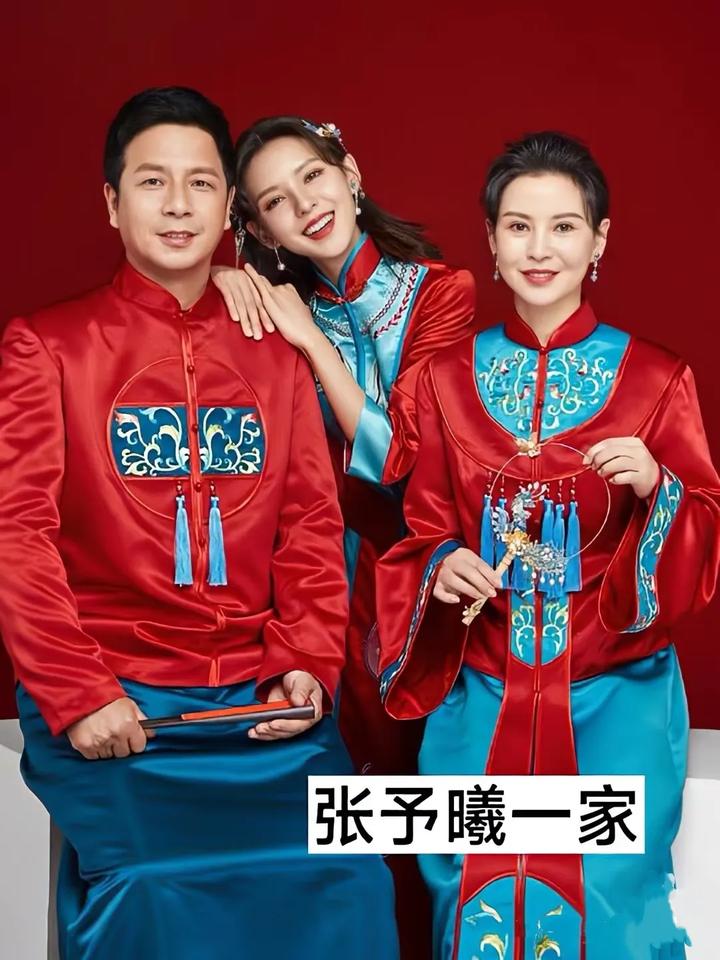 张予曦的妈妈好有气质呀
沈梦辰和她妈妈
罗云熙和他爸爸长得比较像

明星家庭的温