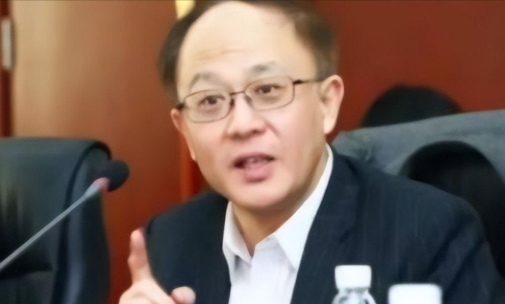 中美“差距”究竟在哪？邱震海语出惊人：“中国辛辛苦苦在14亿人中培养人才，老美是