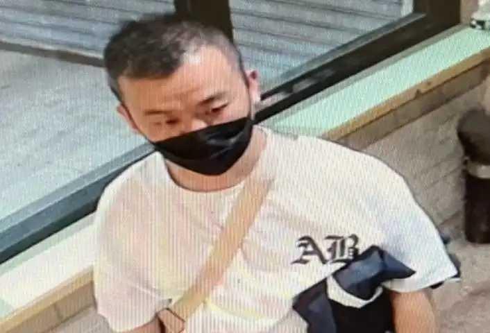 一起发生在美国纽约法拉盛的命案，时隔两年多仍在审理中。

41岁华人男子连绍通，