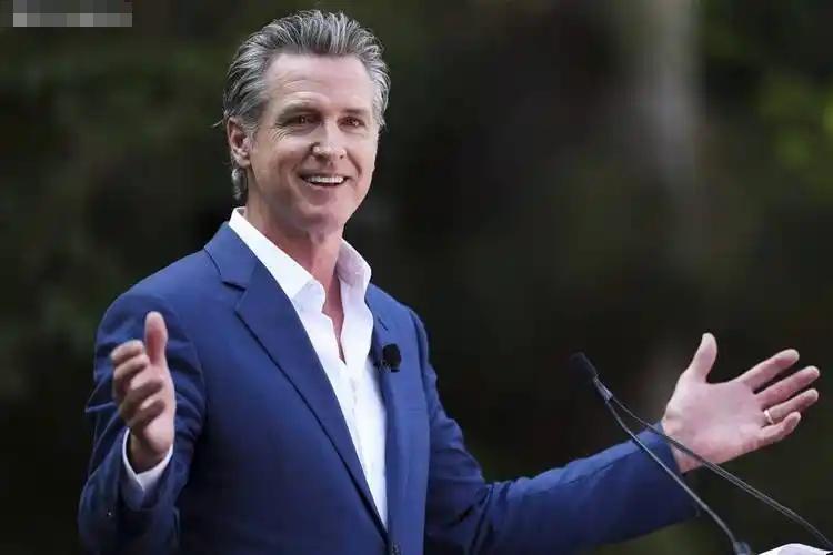 加州州长真是太聪明了！他提出一个想法：加州和上海可以成为中转站，促进中美贸易往来
