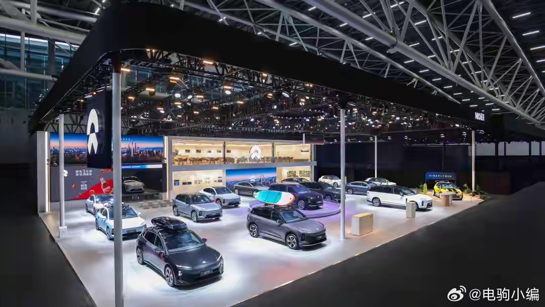 蔚来发布了ES6三十万纪念款，一款平均售价超过30万的纯电车型销量过30万，这确