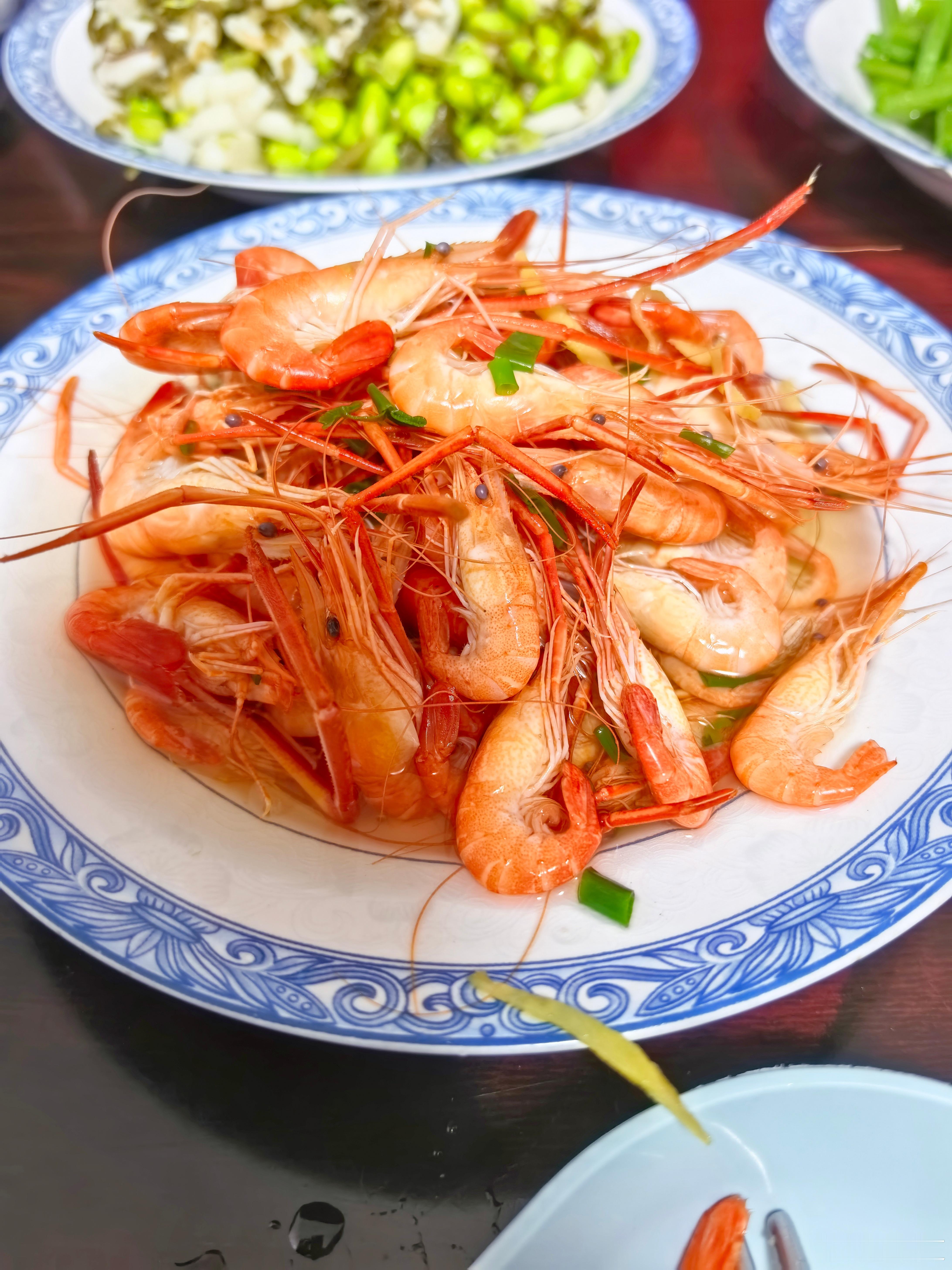 下跌5年后南京再现连夜排队抢房南京江北区，93套房，70多组客户通宵排队。这是南