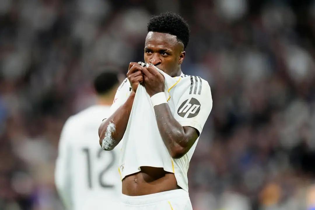 【皇马3-2击败马竞，维尼修斯再进点球，巴尔韦德惹祸获红牌】皇马、巴萨似乎也是西