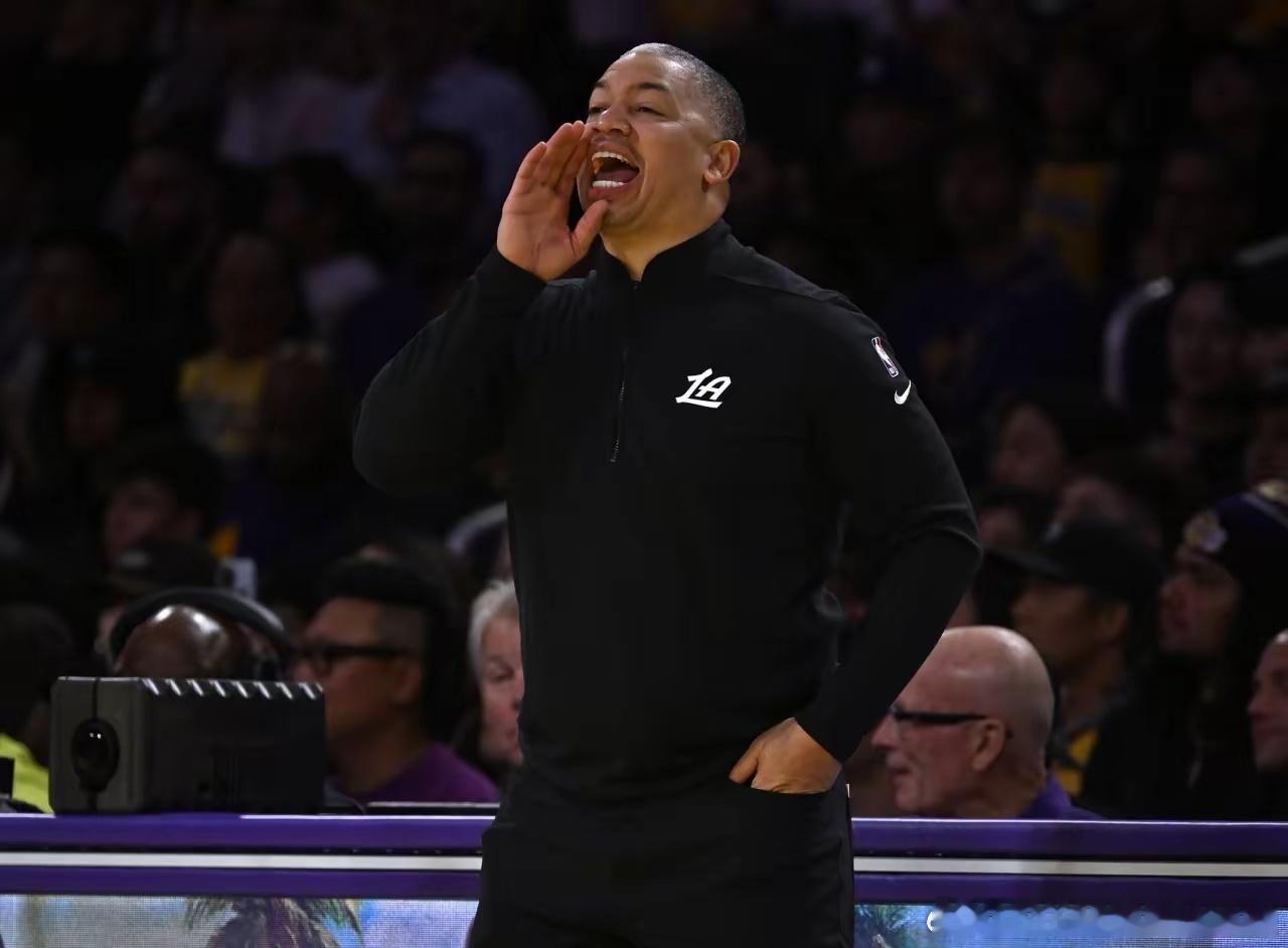 快船113-115不敌火箭，战绩来到6胜19负跌至联盟倒数第三。比赛结束一个小时