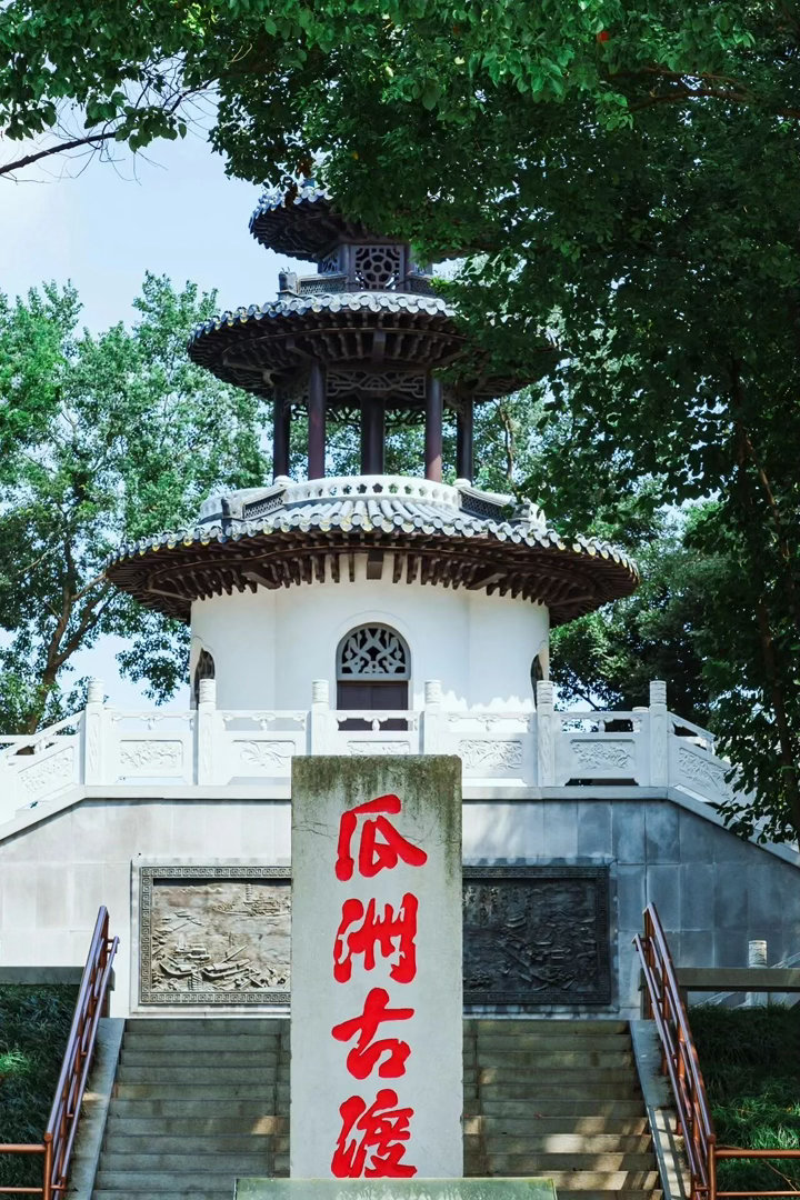 总要来趟江苏吧 【跟着唐诗游扬州】扬州，是唐诗中不可或缺的主角。唐诗，是扬州文脉