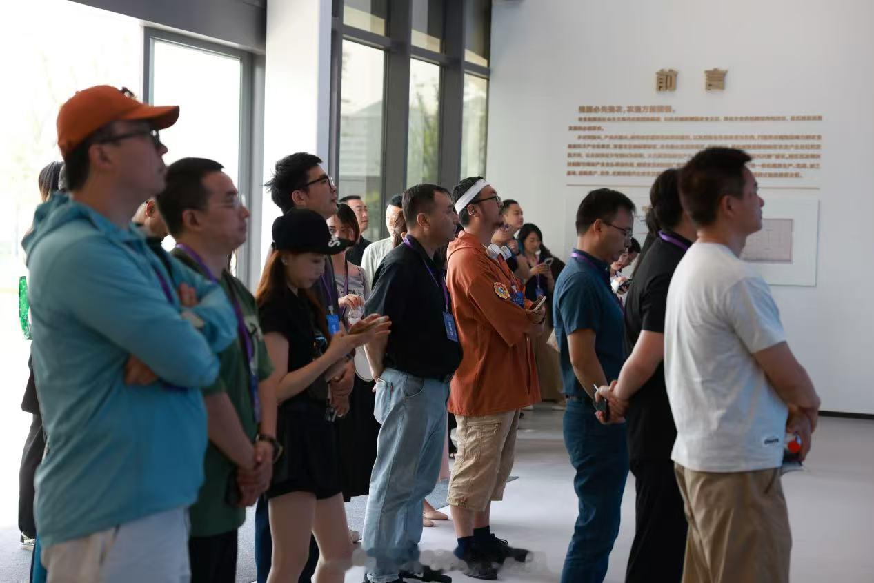 走进未来之城再一次感叹雄安的科技发展，将AI功能融入了生活中，当你走进雄安智慧农