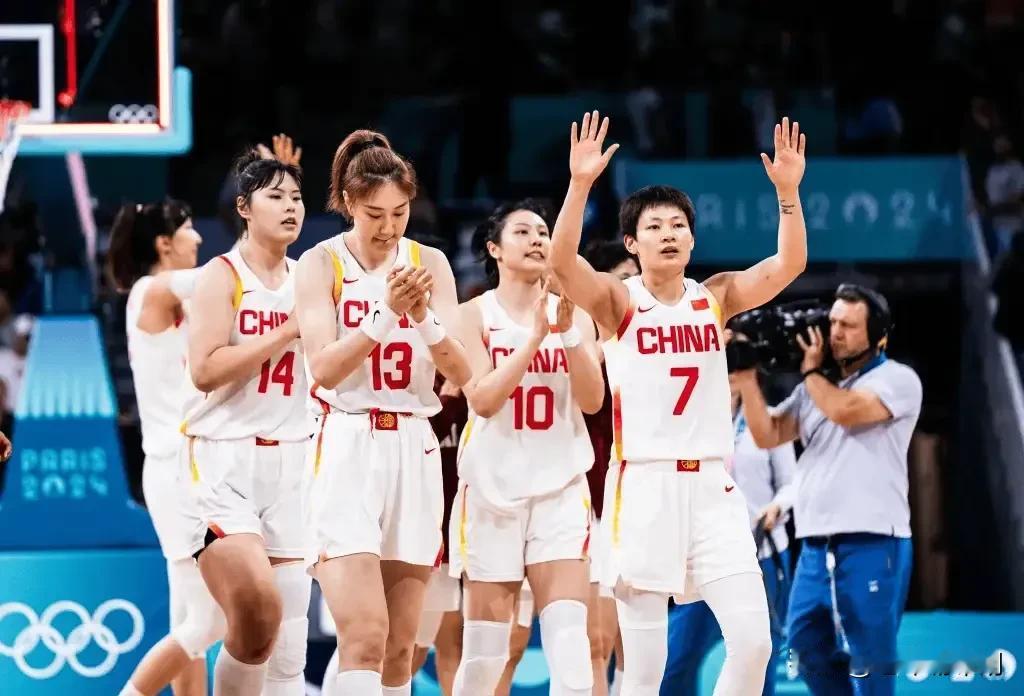 中国女篮历届奥运成绩：三度打入四强，曾获一银一铜

8月6日消息，昨日凌晨的奥运