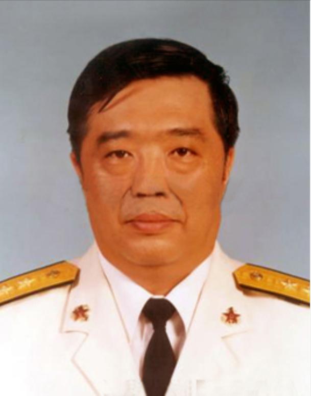 2001年，在贺龙的儿子贺鹏飞的葬礼上，他的母亲薛明不停的哭泣着，嘴里一直重复着