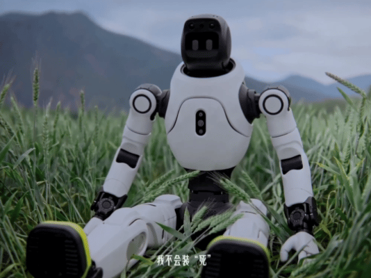 刘震云说AI也不容易AI也会被“更新焦虑”推着跑，总想着“我需要立即更新系统版本