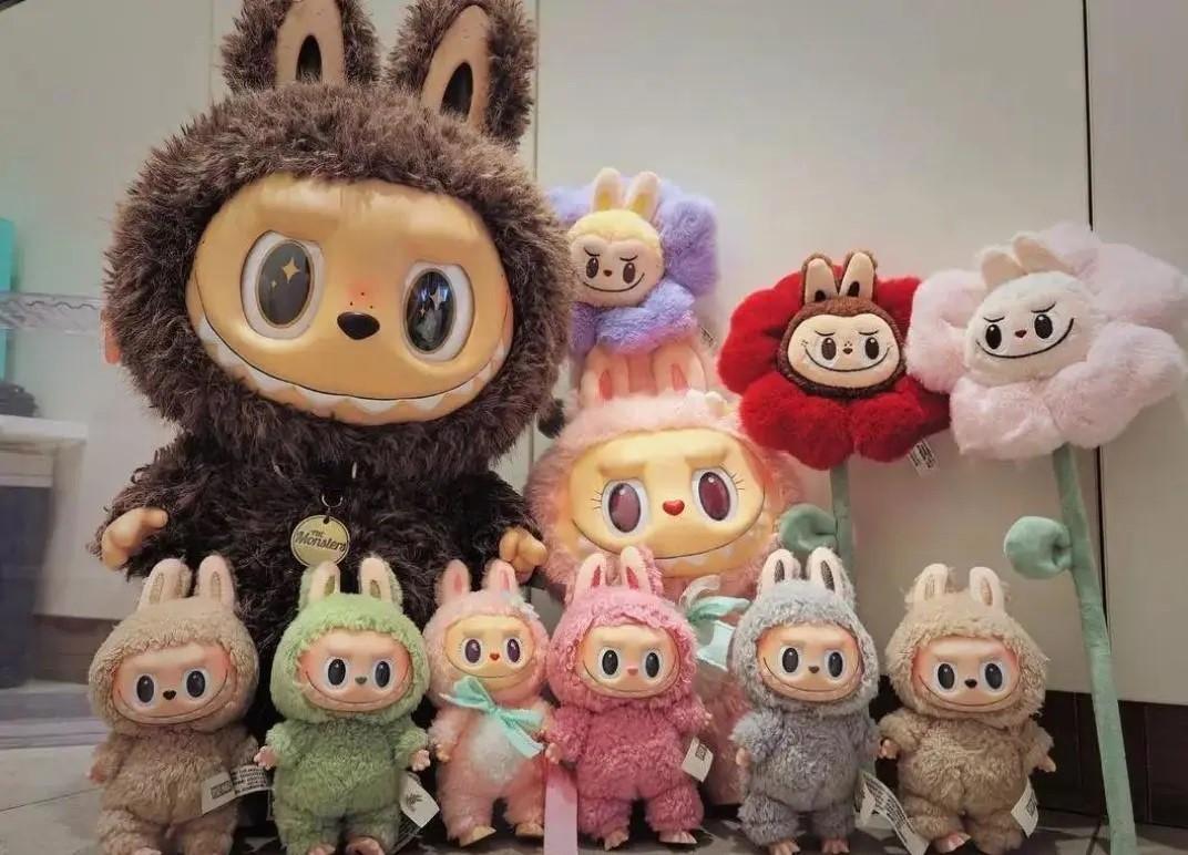 泡泡玛特新品抢疯了，股价却跌麻了！这波操作，到底是资本眼瞎，还是泡泡玛特在下一盘