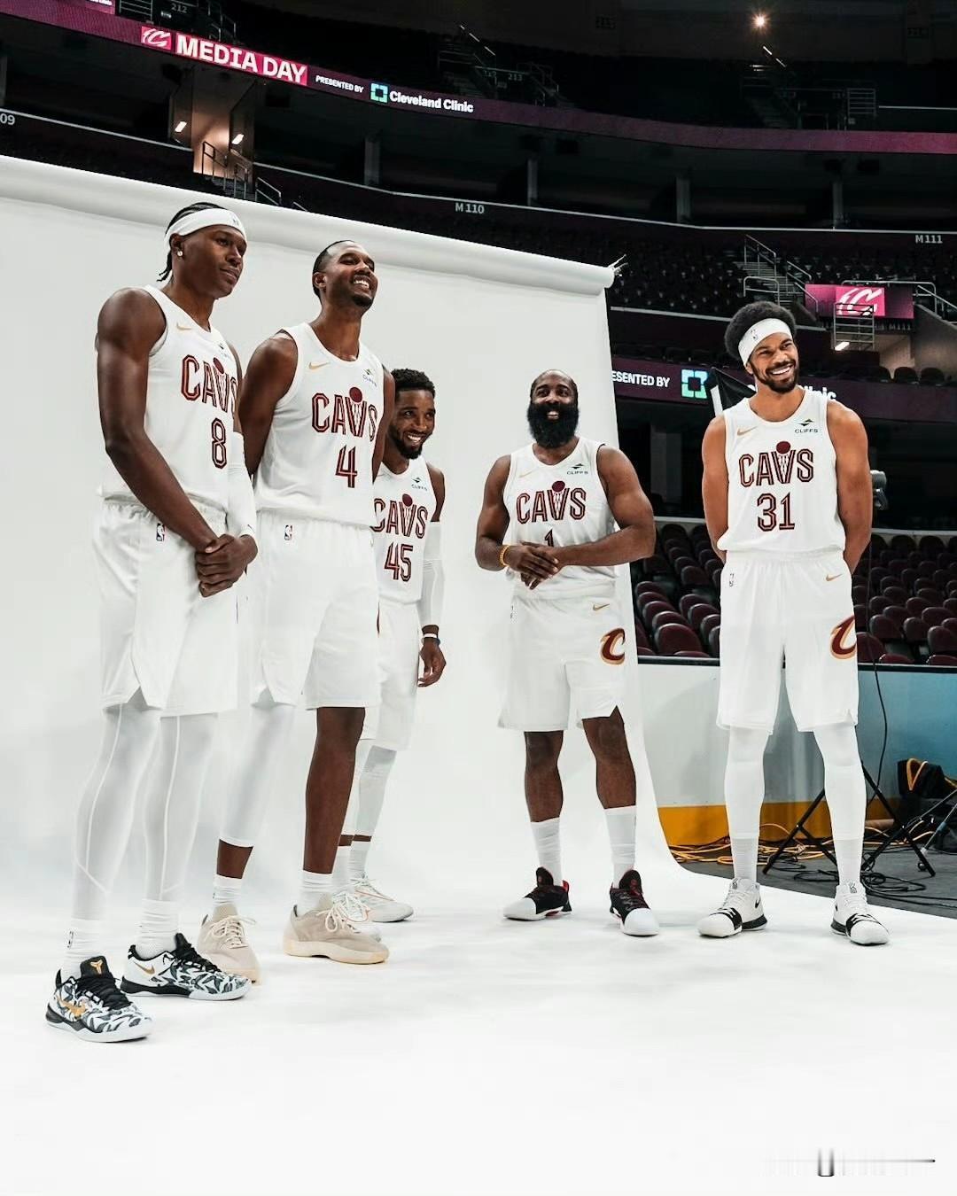 NBA新赛季开启，季前赛的看点也非常足，正逢国内假期，看球热度应该会很高！
第一