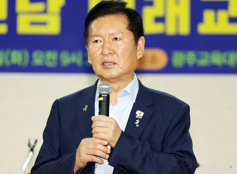 8月11日，韩国共同民主党党首选举湖南地区开启首轮投票，此前在地方选举中受到郑清