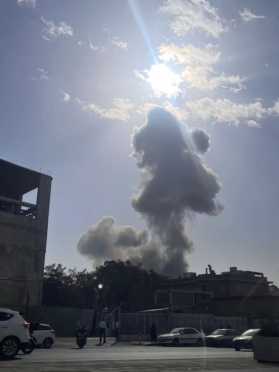 中国的情报也开始牛起来了，昨天通告要求在伊朗的公民尽快离开，今天以色列就对伊朗发