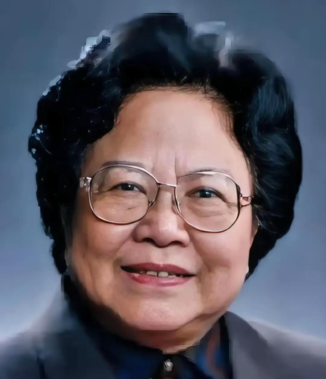 彭珮云老人离世，这对世纪革命伉俪，藏着最质朴的相守与担当
 
彭珮云老人96岁与
