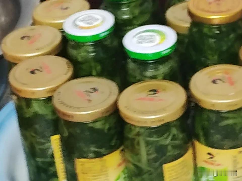 一个民间传说很有意思。
小女孩小时候不能玩鸟。如果玩了鸟类，长大了做手工就做不好