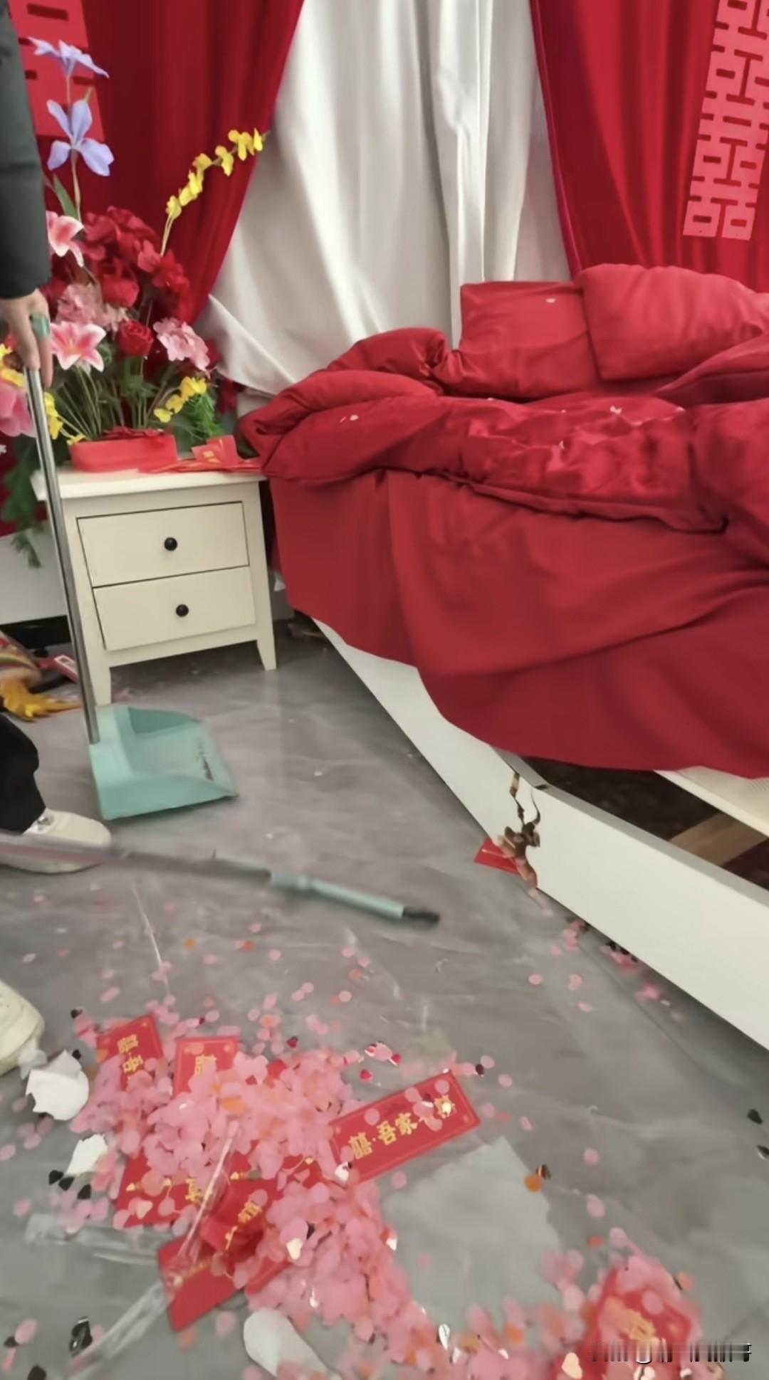结婚第一天，早知道买铁床了……