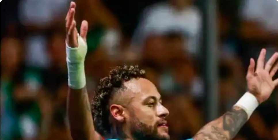 内马尔上演帽子戏法助球队取胜 内少再显神威北京时间今日，巴甲联赛第37轮进行了一