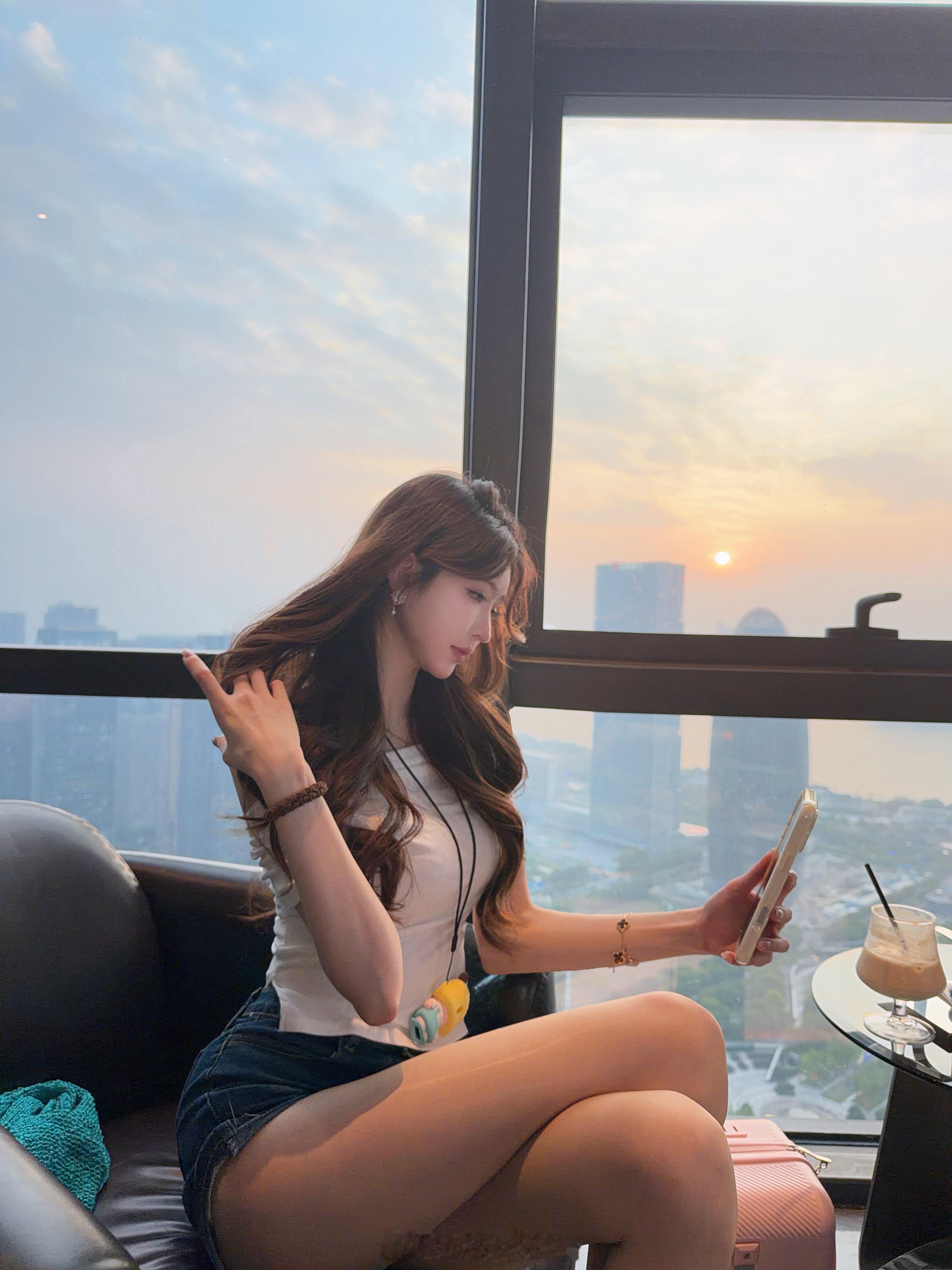 🌄～王羽杉来了[超话]美女人像美女热门美女手机摄影御姐今天穿什么手机拍照今日份