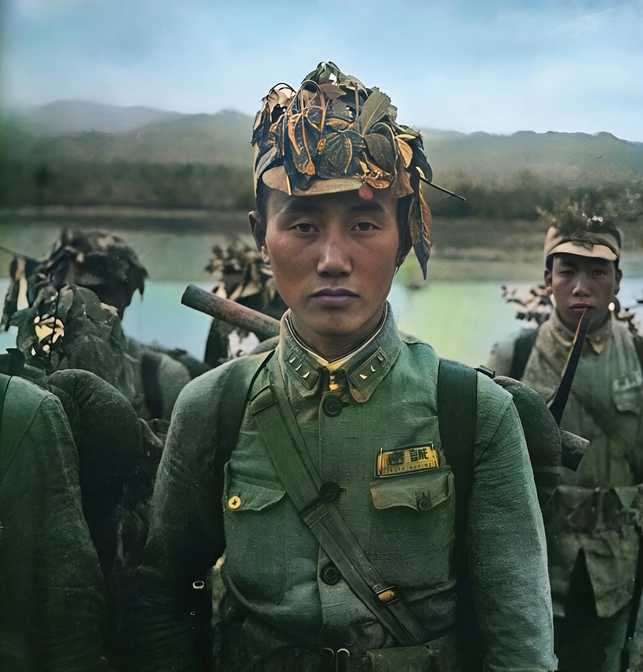这是抗战时期国军选拔的渡河强渡突击队。这些突击队队员都是从一线作战部队中严格挑选
