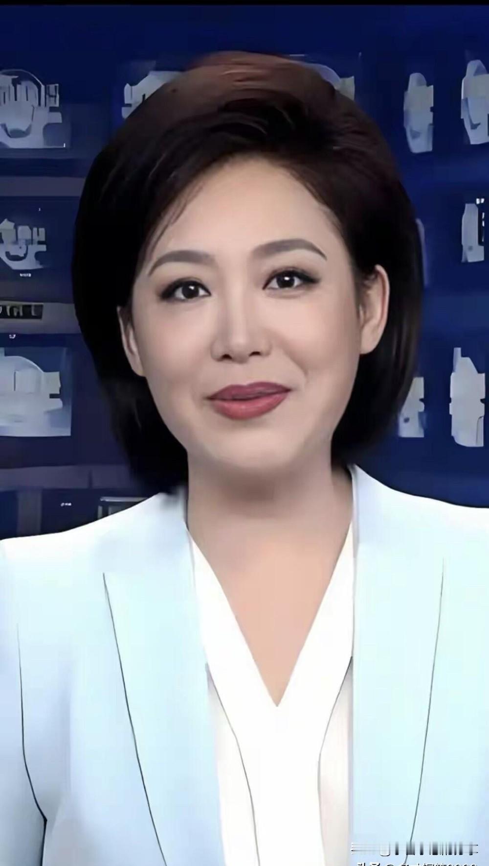 这是我见过最美的播音主持人的脸，长相端庄，一眼看上就是很惊艳的那种，有点微胖的身