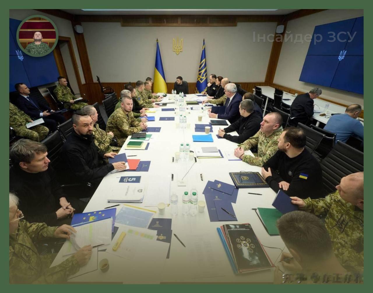 泽连斯基难道现在还在犹豫中
目前泽连斯基可能是真的不想投降，但是为了满足俄罗斯和