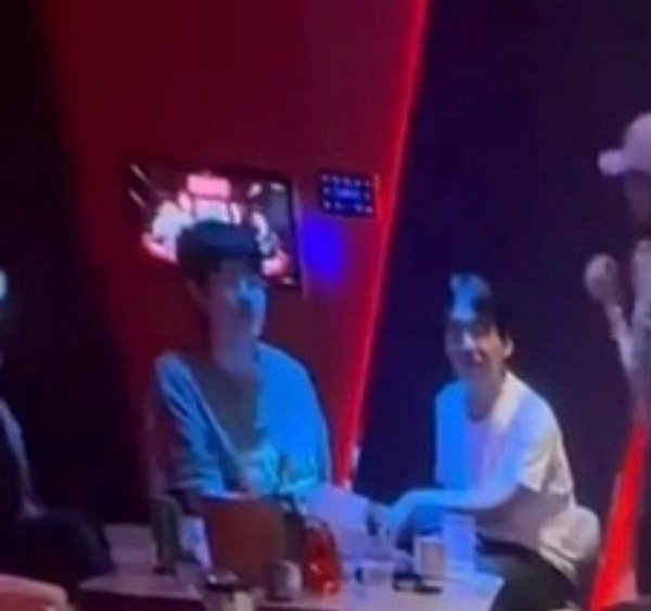 商K刘昊然 郭麒麟 真的假的我记得ti制内不让进商k的，商k和普通ktv有区别的