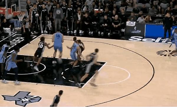 这才像NBA该有的对抗，索汉和扎克伊迪打起来了



这两人都是联盟有名恶汉，这