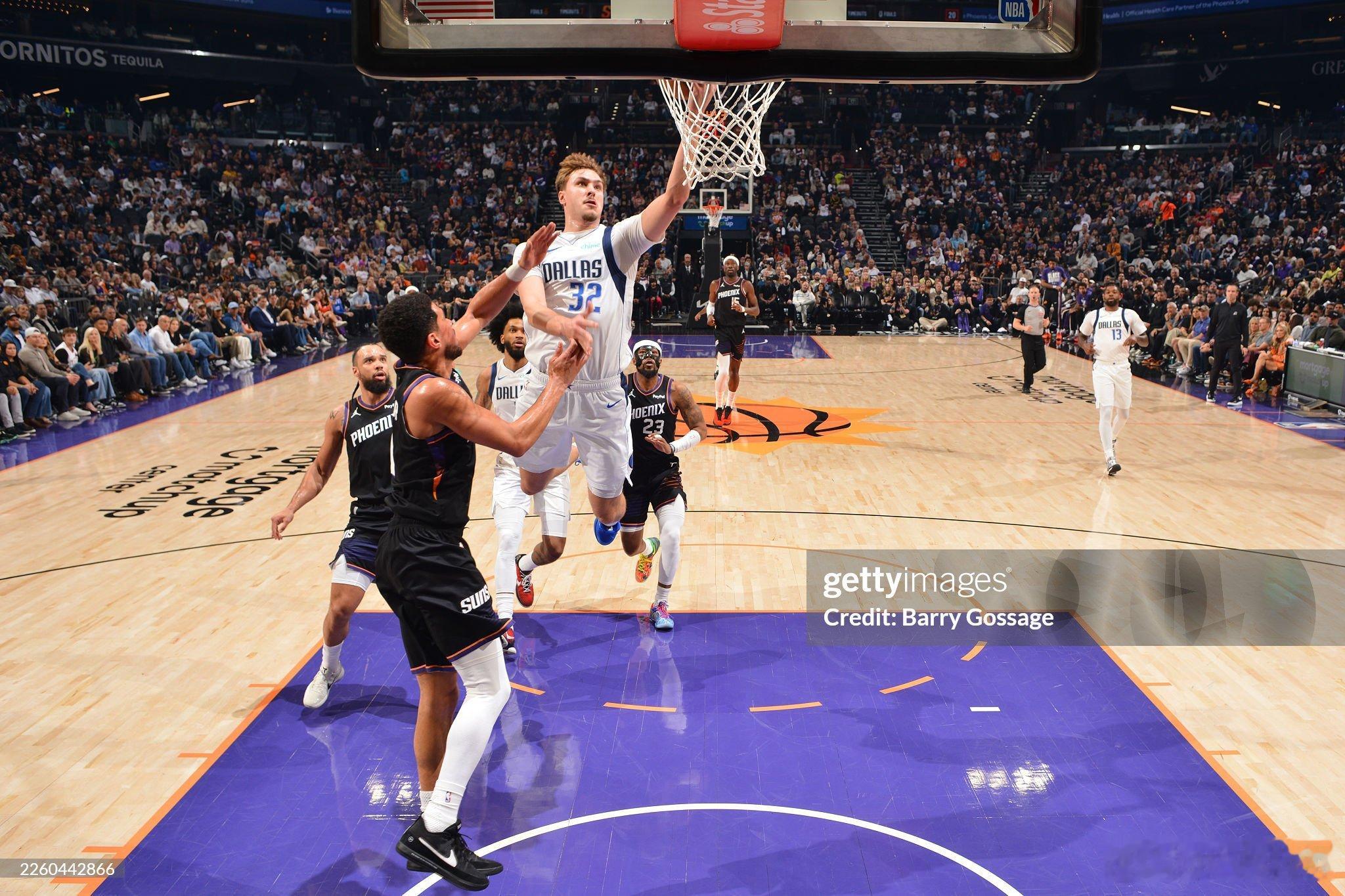 MFFL 上半场结束，我牛48比65落后太阳。大家来说说观赛体验。独行侠vs太阳