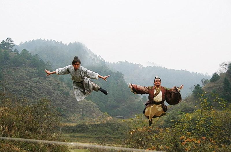 11月22日，70岁的任达华出席活动时出了个小意外。他不小心跌了一跤，眼镜都甩飞