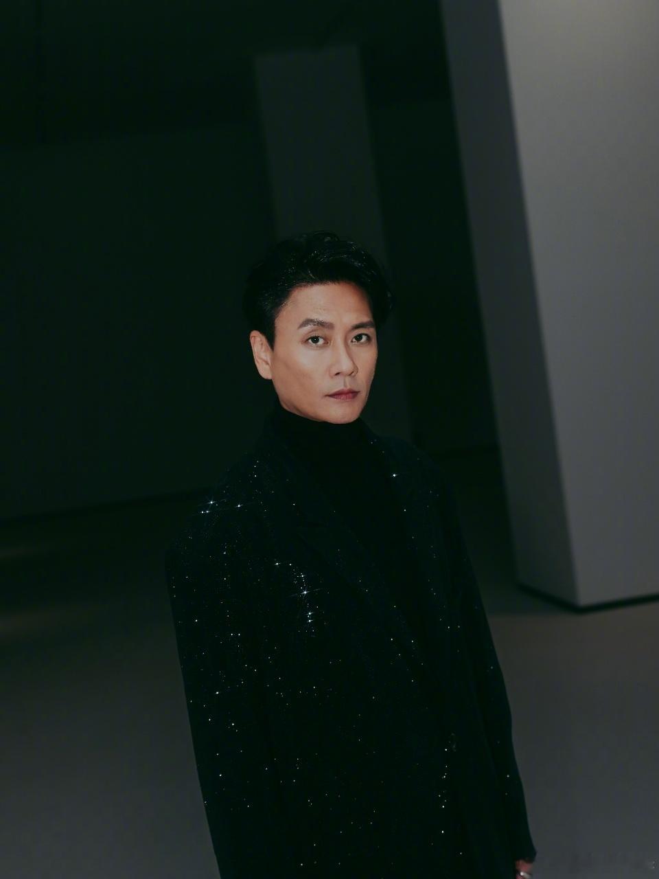 黄宗泽在红毯开上见面会了 他往红毯上一站，就知道这个赛道为什么叫他的名字了，松弛