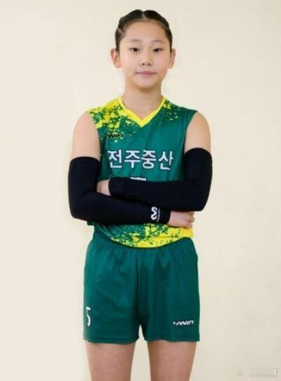 国际排坛动态韩国排球由于出生率太低，韩国排球可选的苗子也就受到严重限制，所以开启