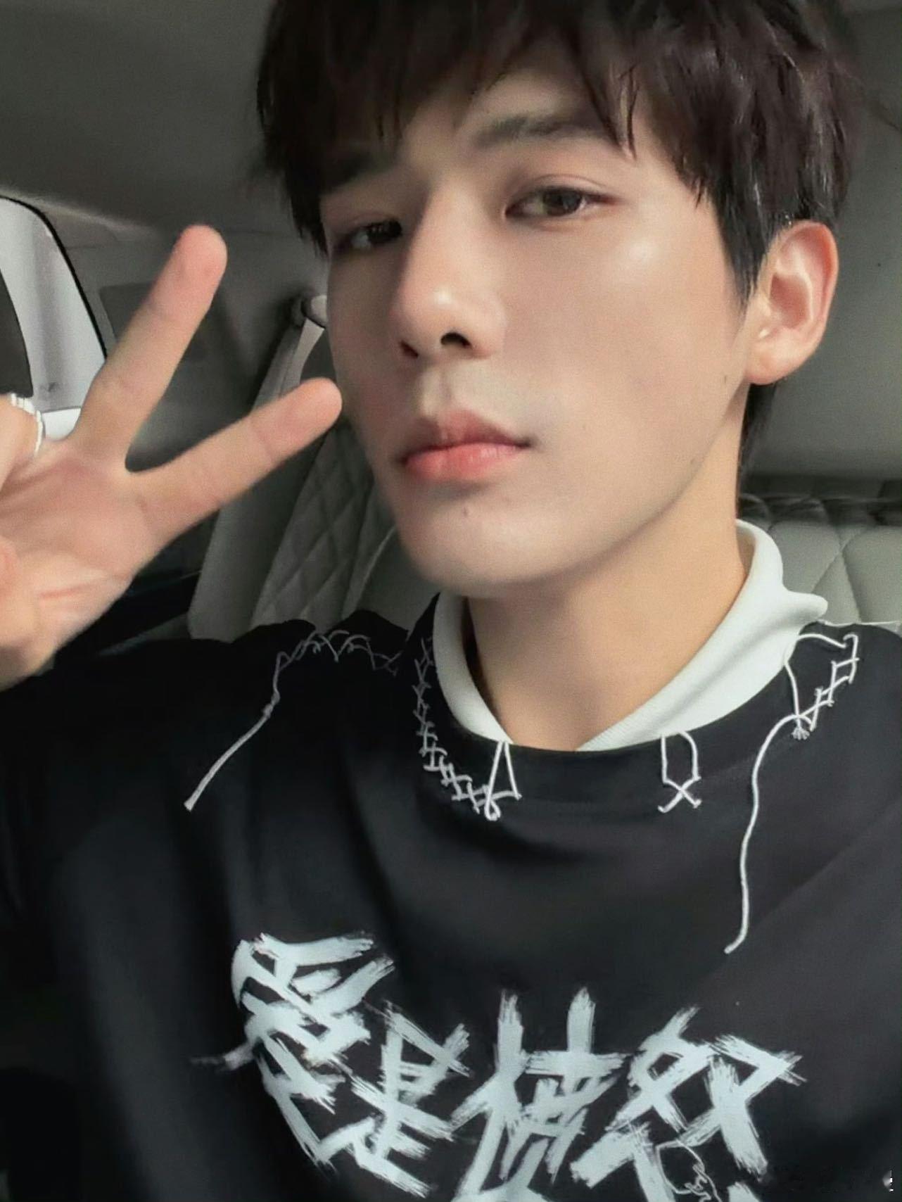 王安宇cue沈腾名台词羡慕这哥俩之间的友情！！还记得综艺名场面！！期待俩人以后的