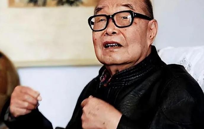 1953年，共和国将军回乡探亲，路上遇到了一个好心的大爷，两人一路上聊得格外开心