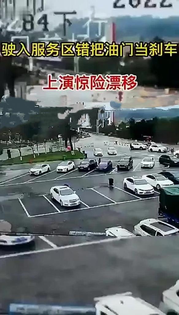 惊险一幕！某地司机竟误把油门当刹车，直直冲向假山，8米高假山瞬间被撞毁，现场一片