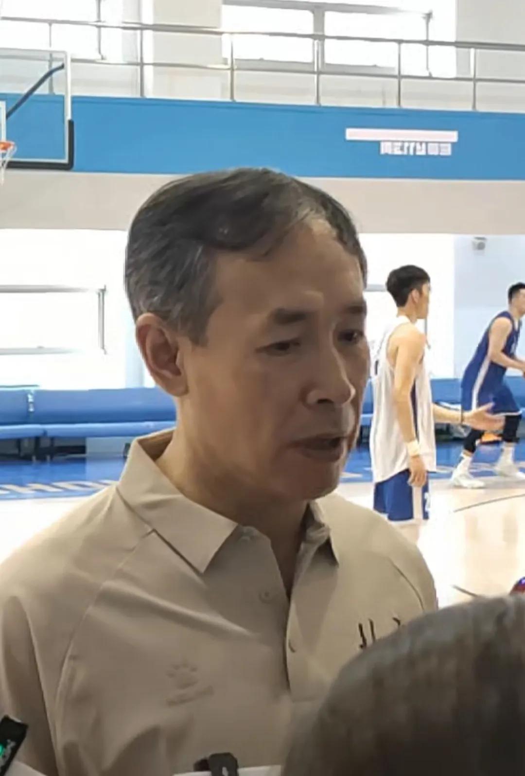 北京全运男篮正在磨练阵容，
方超巨，张才仁，翟晓川，
王少杰，范子铭组成主力阵容