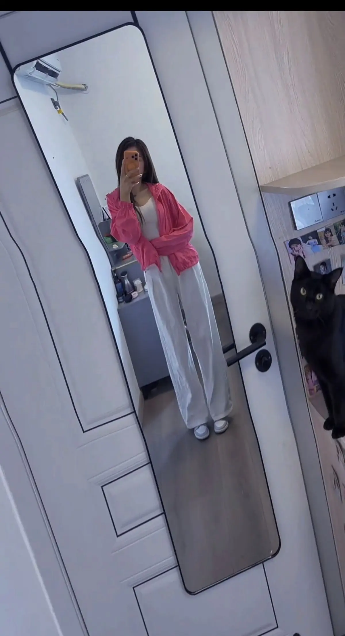 “我的，或喜或悲，都是我的一种消遣方式，你不用定义我是一个怎样的人，正...