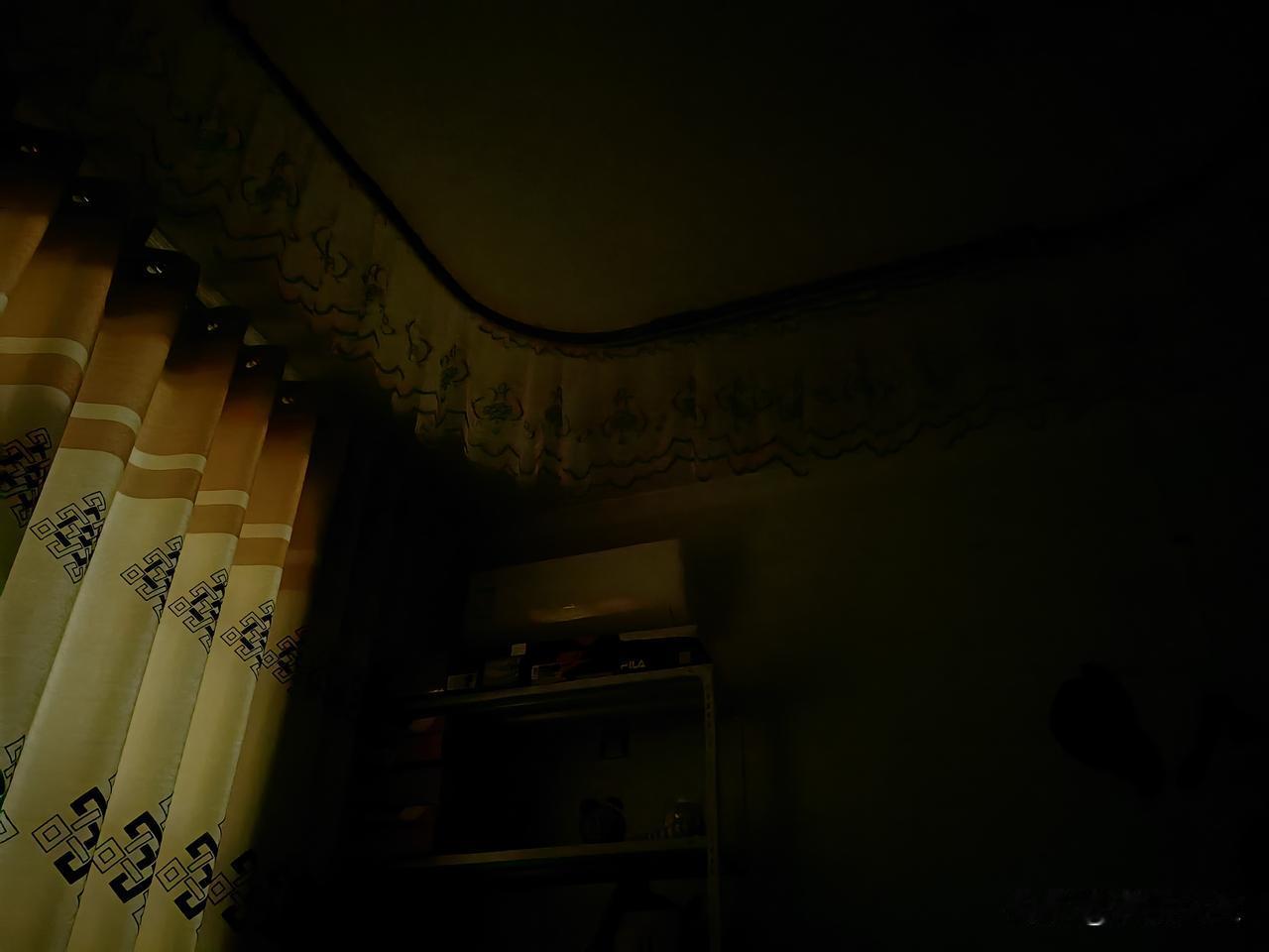 70后的我现在成了人逊子，晚上九点，最晚十点准时粘枕头就睡了，早晨五点，六点准时