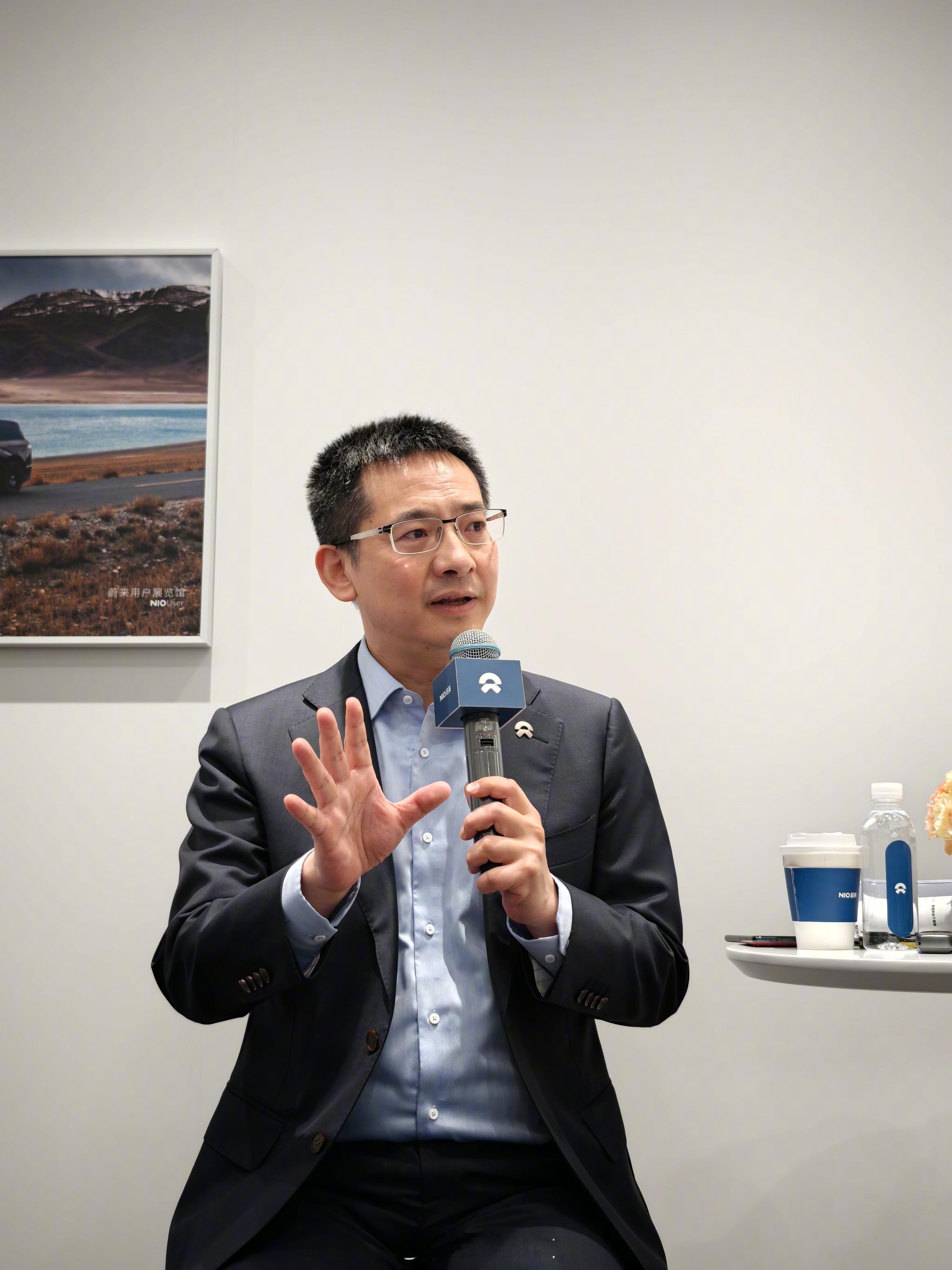 【蔚来高管称不能因老用户停止更新蔚来高管回应产品更新老用户失落】2026北京车展