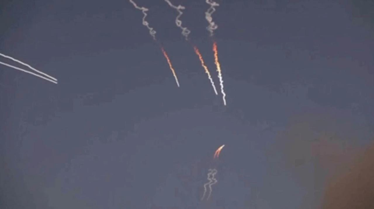 伊朗向美国转交“七日开放霍尔木兹”方案
 

伊朗外长阿巴斯·阿拉克奇表示，伊朗