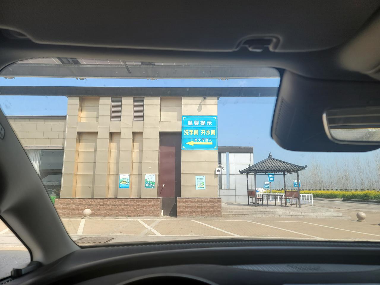 早上七点半出发到外地办案，案件结束已经到了中午，案件比较复杂，估计还需要鉴定和复