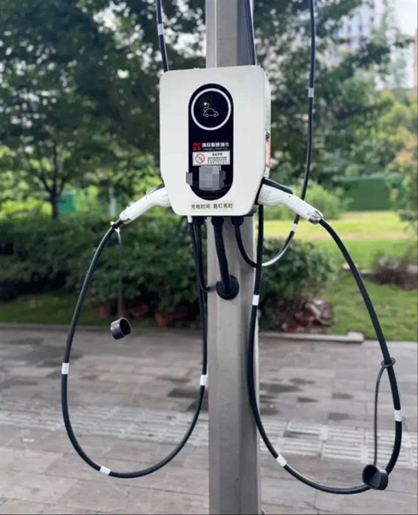 【再也不愁充电难了！成都将充电桩装在路灯上：600多个点位4月底投用】为破解新能