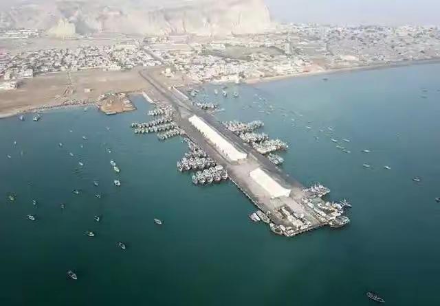 “一边从中国拿280亿贸易额、46座电站，一边偷偷让美国无人机进瓜达尔周边基地，