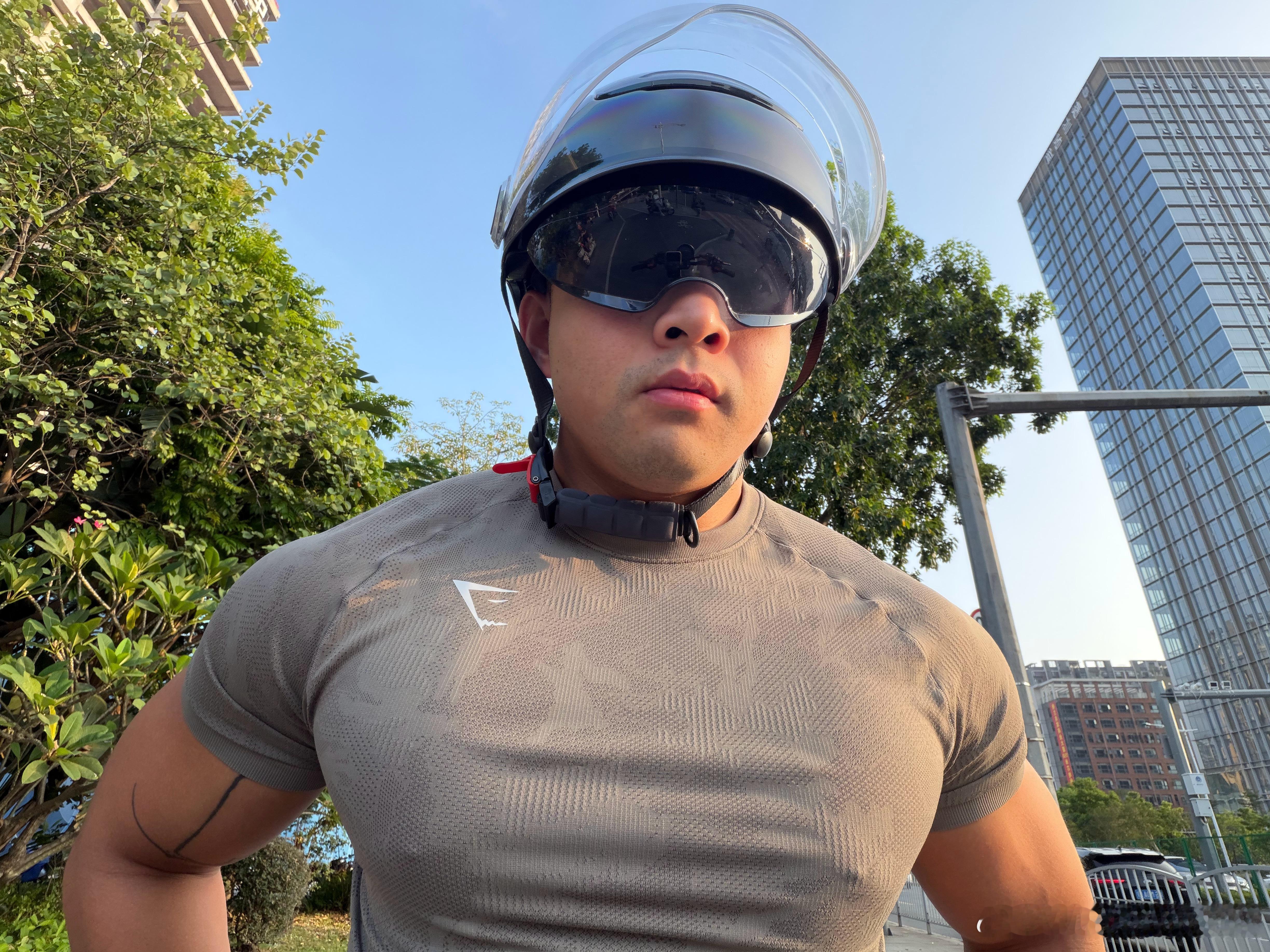 睡不醒，脸还肿。 ​​​