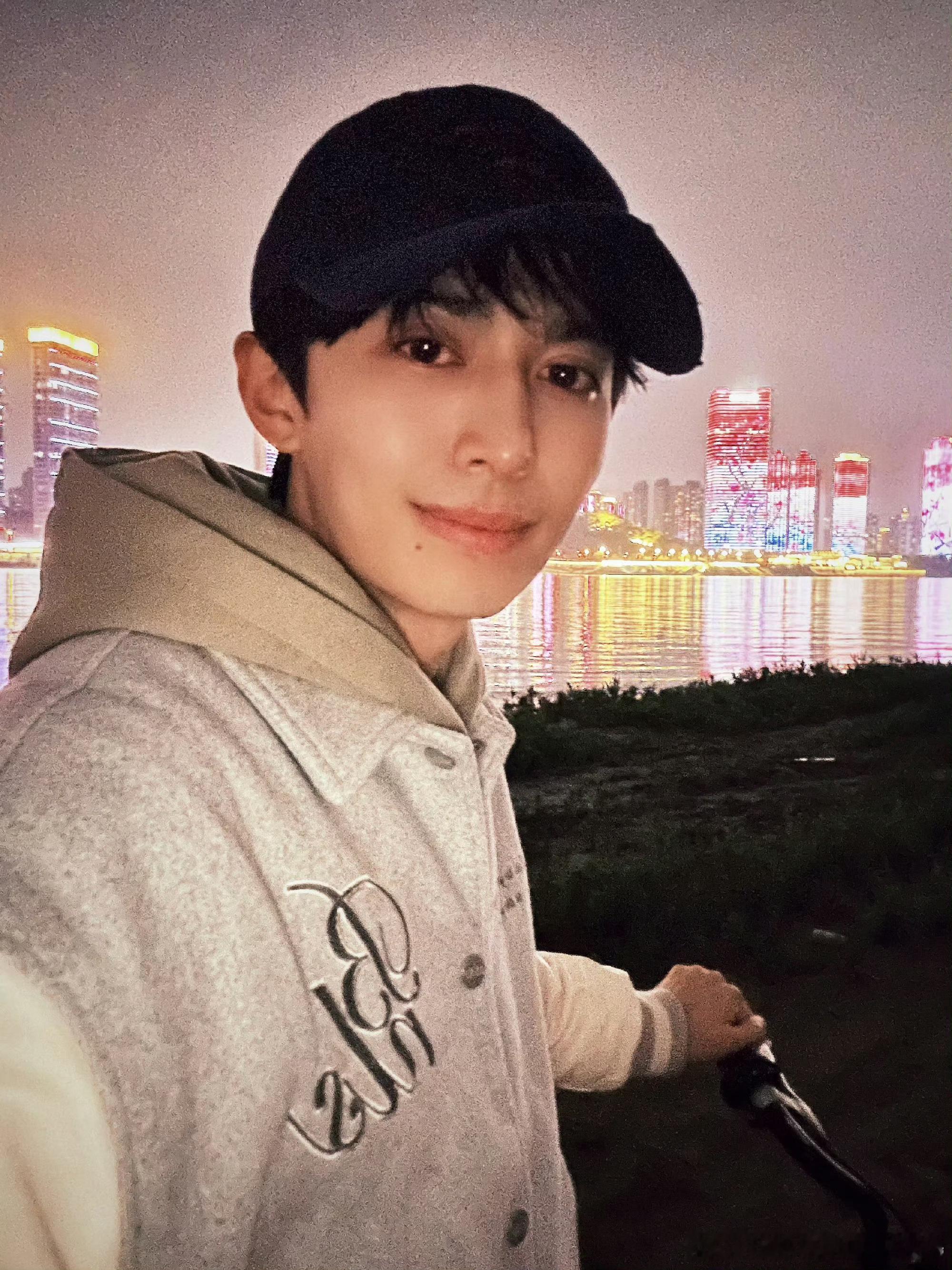 赵小童 我真六谁能拒绝一首满是梗的快乐歌曲，赵小童的《我真六》太惊喜。创作思路特