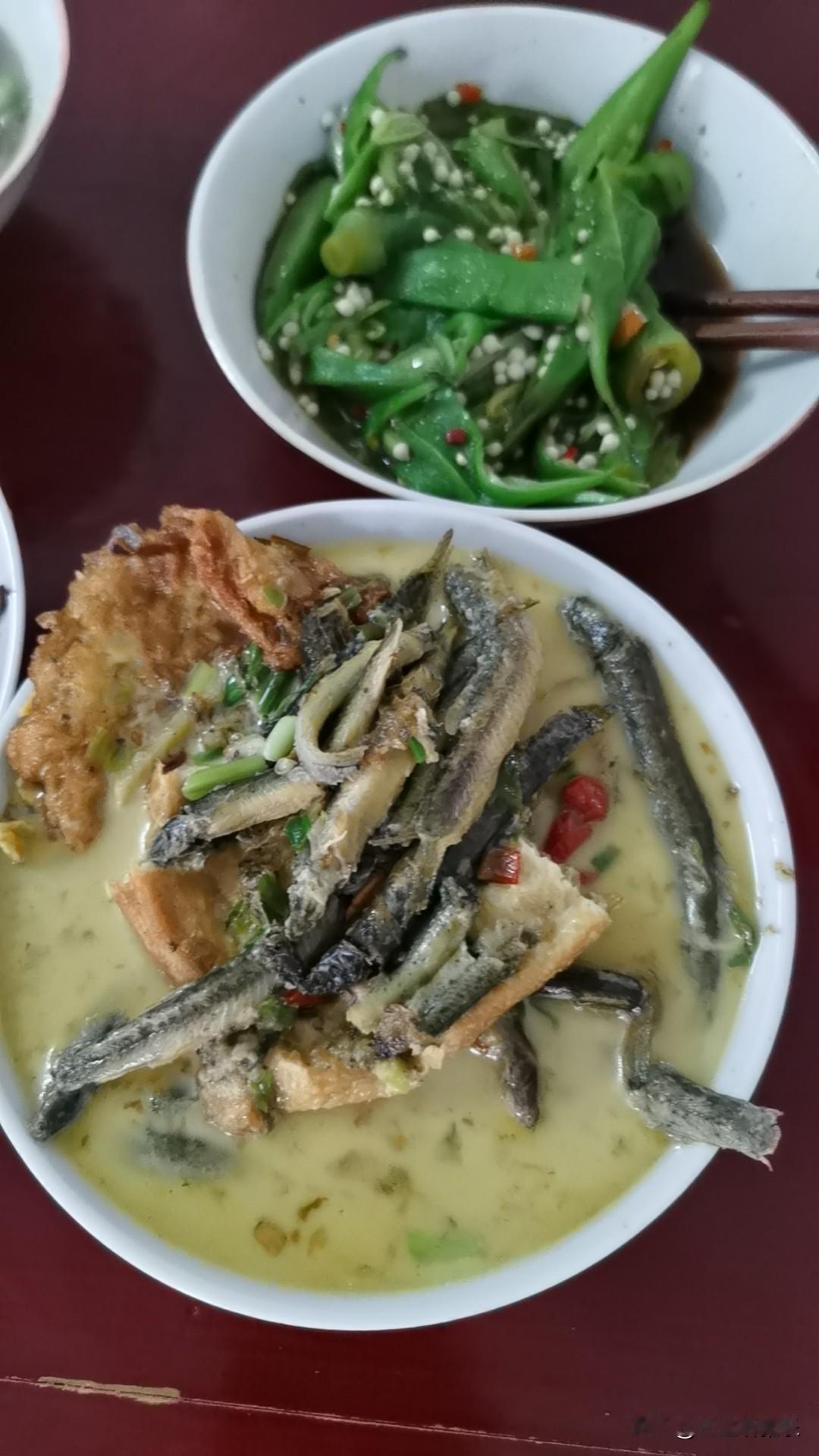 人生有些路，一旦选错，
就别再硬着头皮走下去，不妨打车前行😂
努力固然珍贵，却